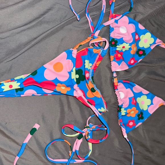 Bikini Set - Picture 2 of 2